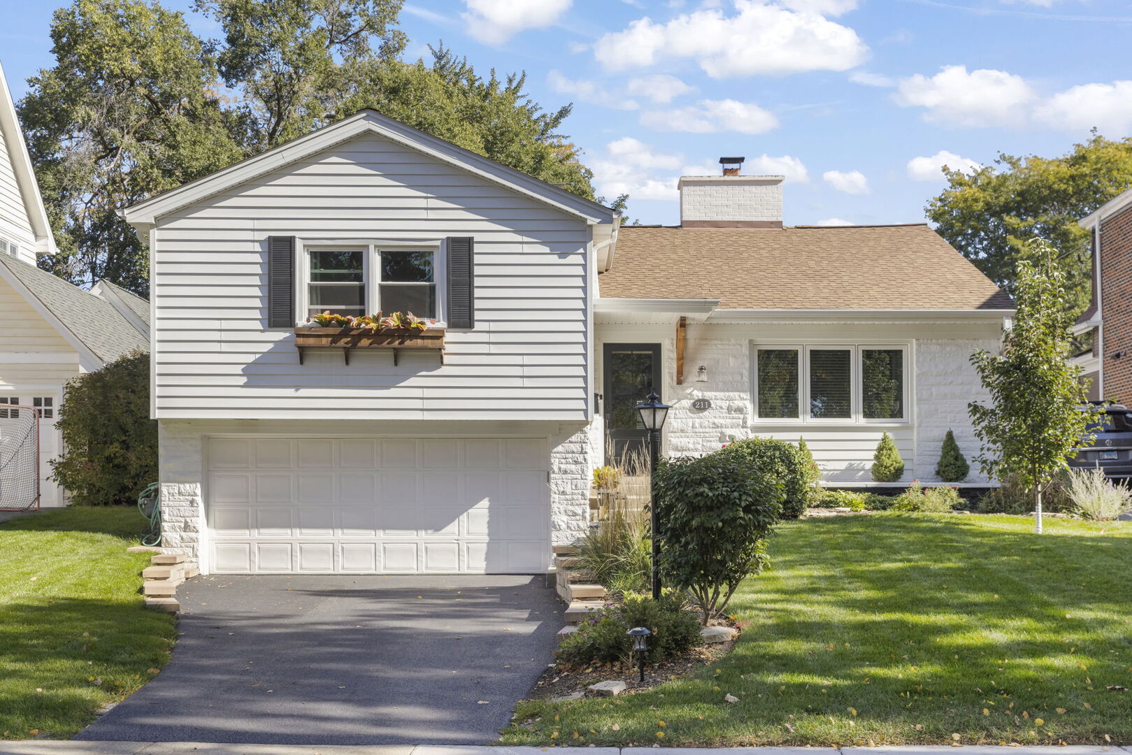 211 Crest Road, Glen Ellyn, IL 60137