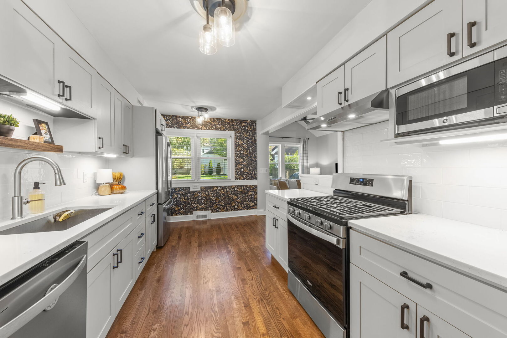 211 Crest Road, Glen Ellyn, IL 60137