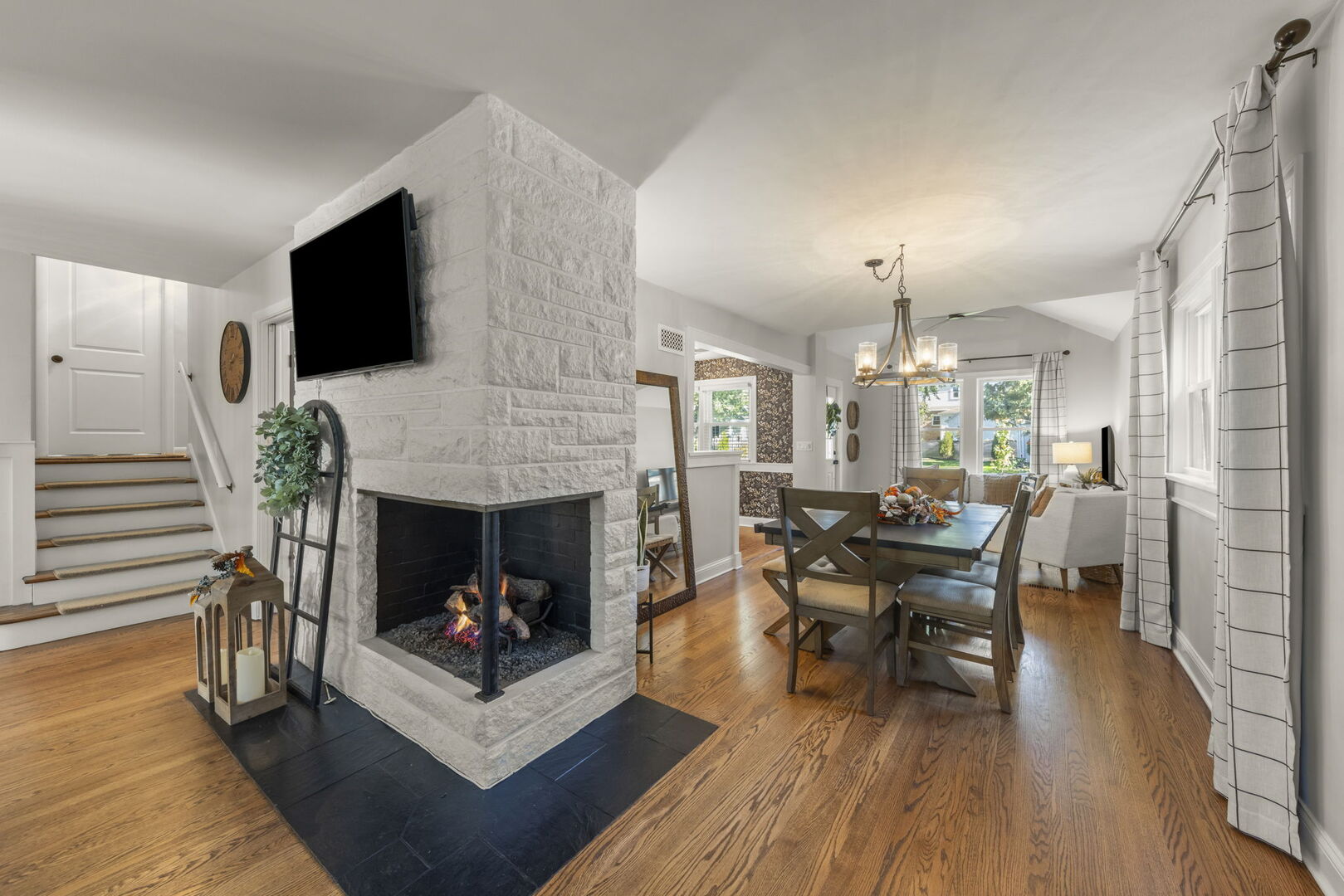 211 Crest Road, Glen Ellyn, IL 60137