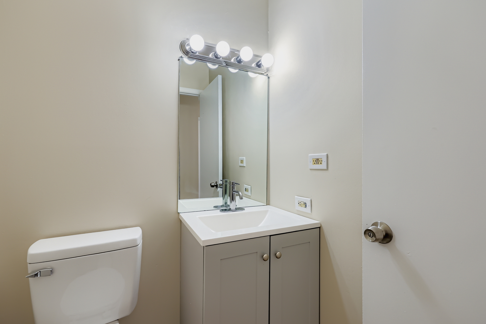 651 White Court, Gurnee, IL 60031