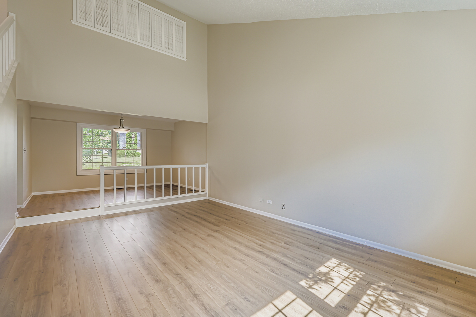 651 White Court, Gurnee, IL 60031