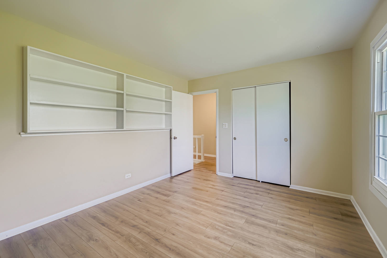 651 White Court, Gurnee, IL 60031