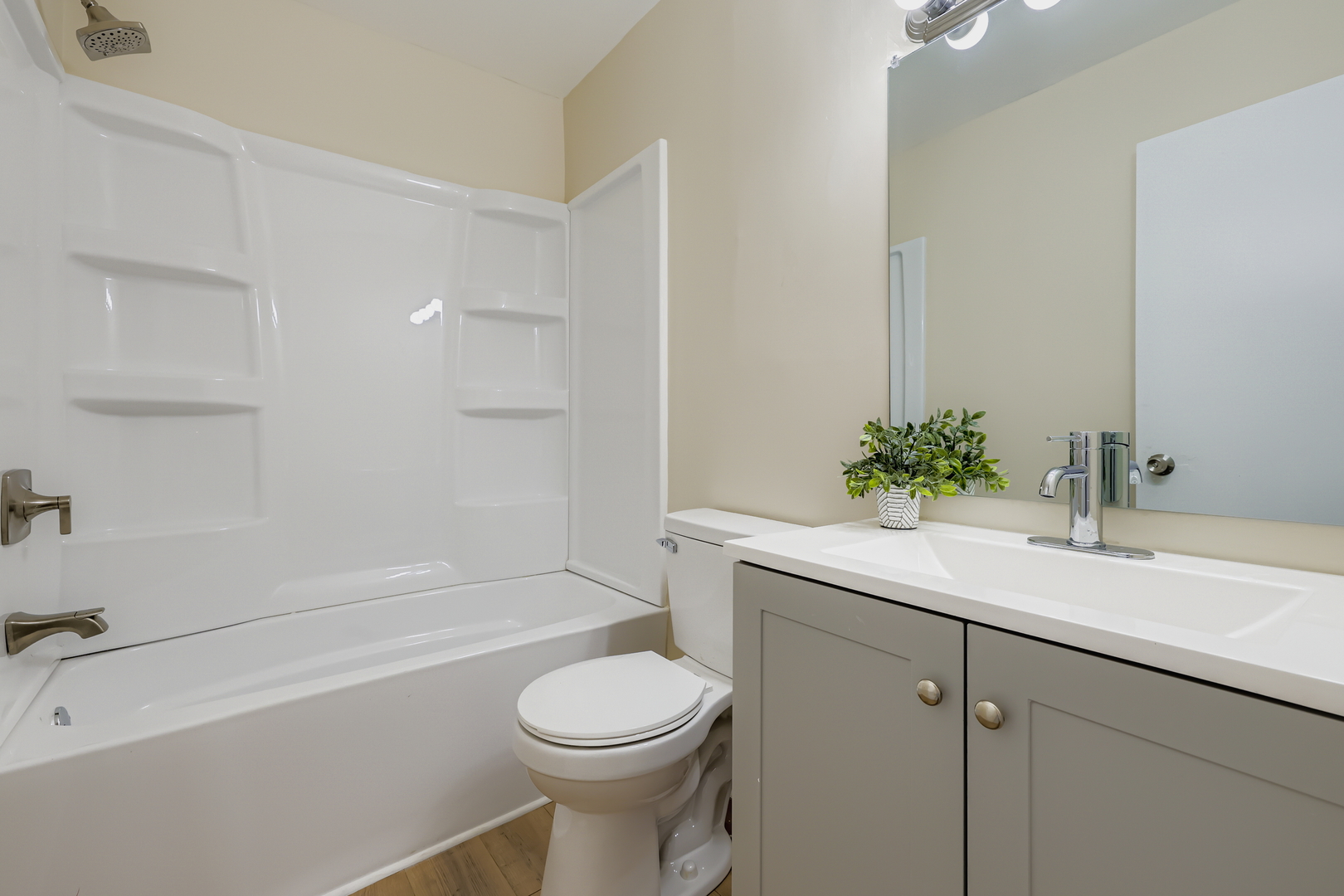 651 White Court, Gurnee, IL 60031