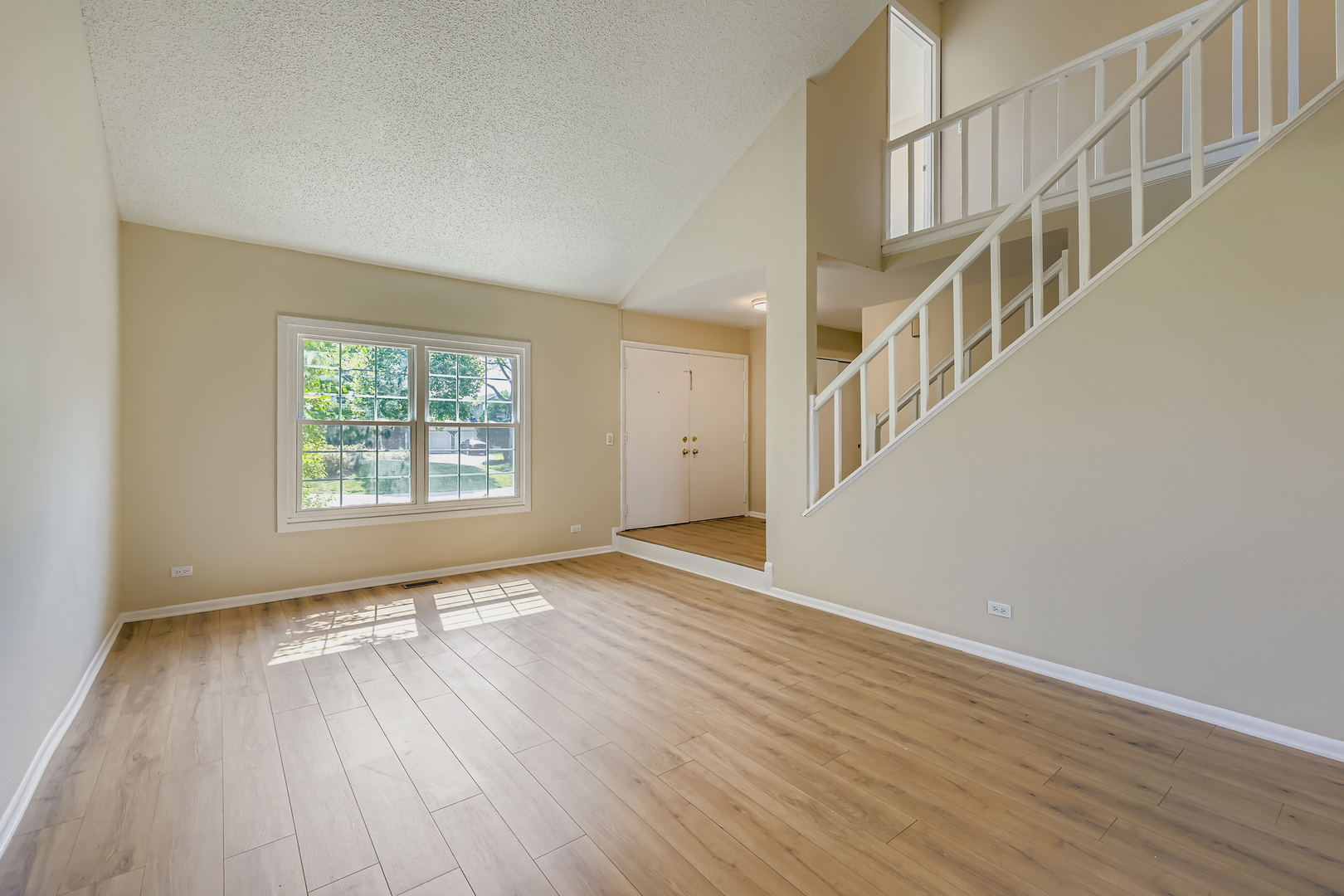 651 White Court, Gurnee, IL 60031