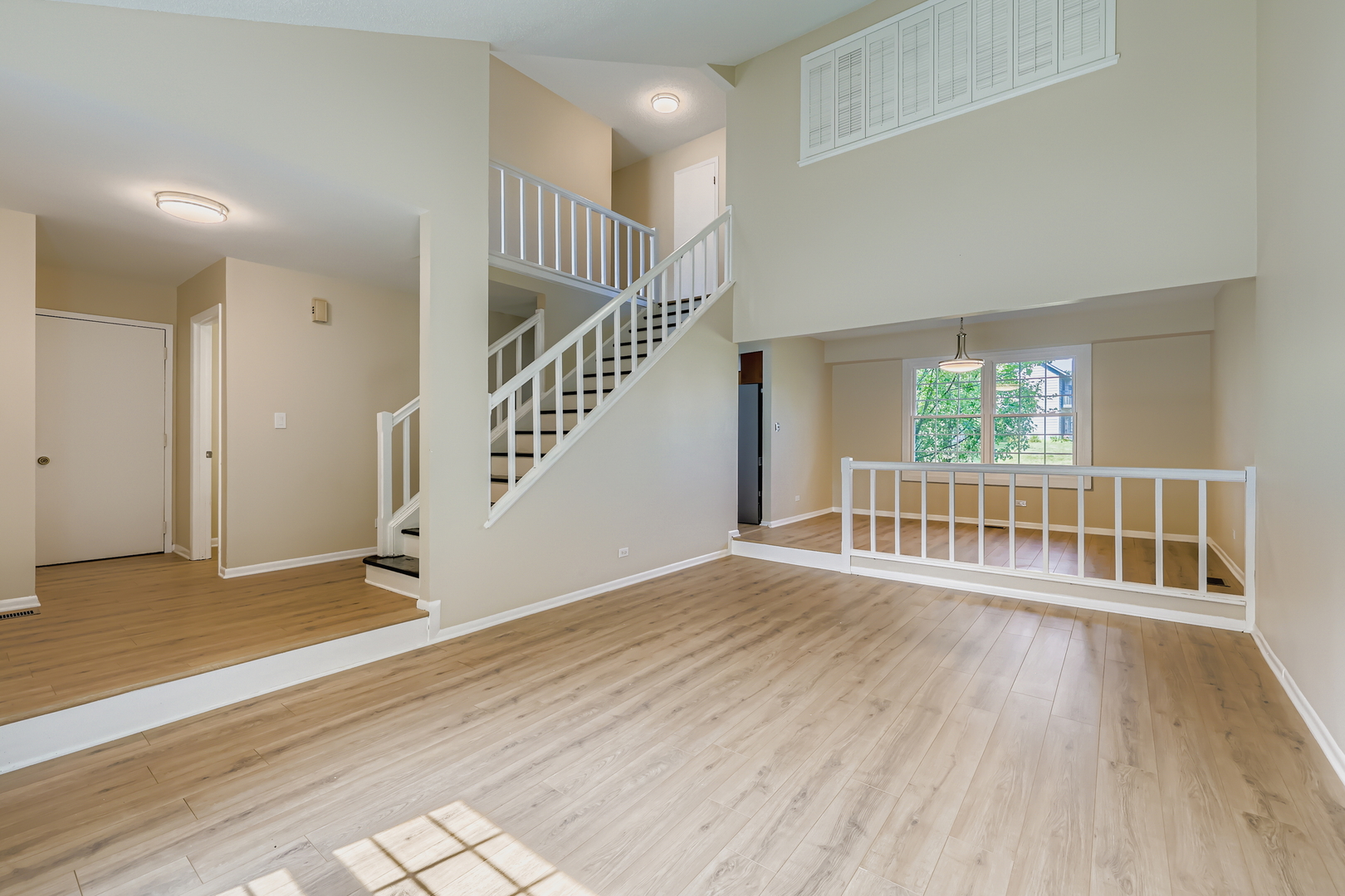 651 White Court, Gurnee, IL 60031