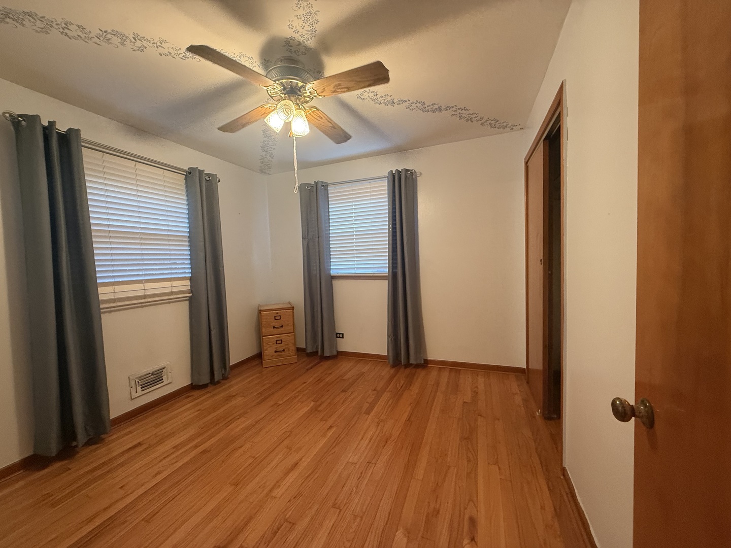 8008 Normandy Avenue, Burbank, IL 60459