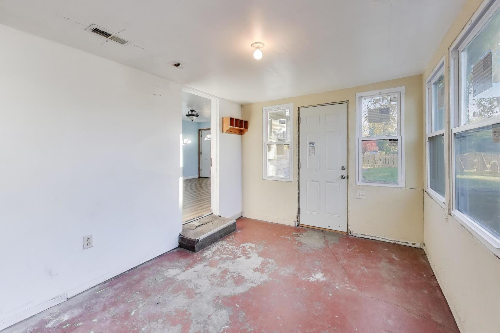 2524 Gilboa Avenue, Zion, IL 60099