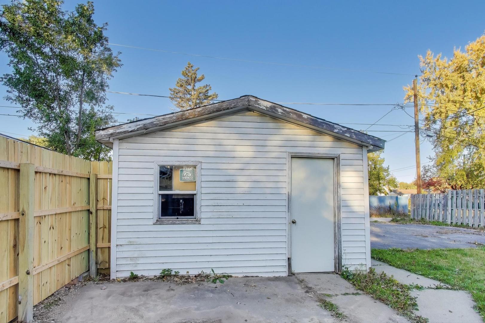 2524 Gilboa Avenue, Zion, IL 60099