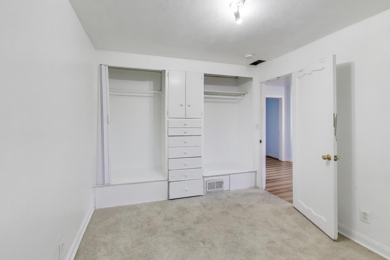 2524 Gilboa Avenue, Zion, IL 60099