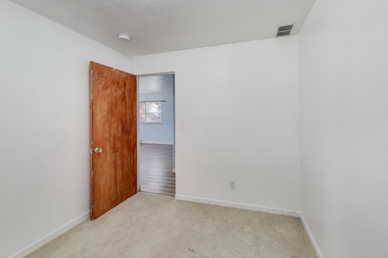 2524 Gilboa Avenue, Zion, IL 60099