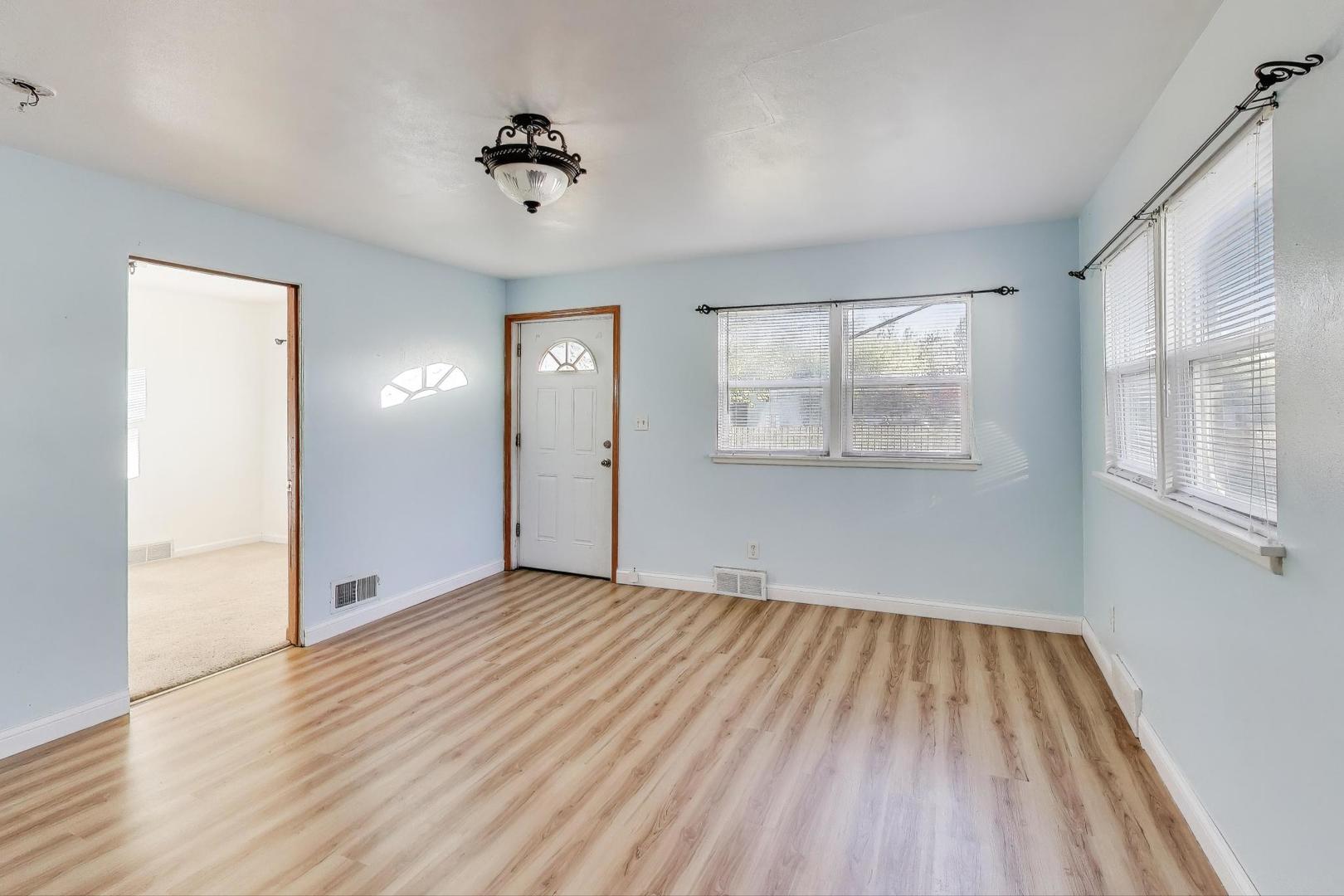 2524 Gilboa Avenue, Zion, IL 60099