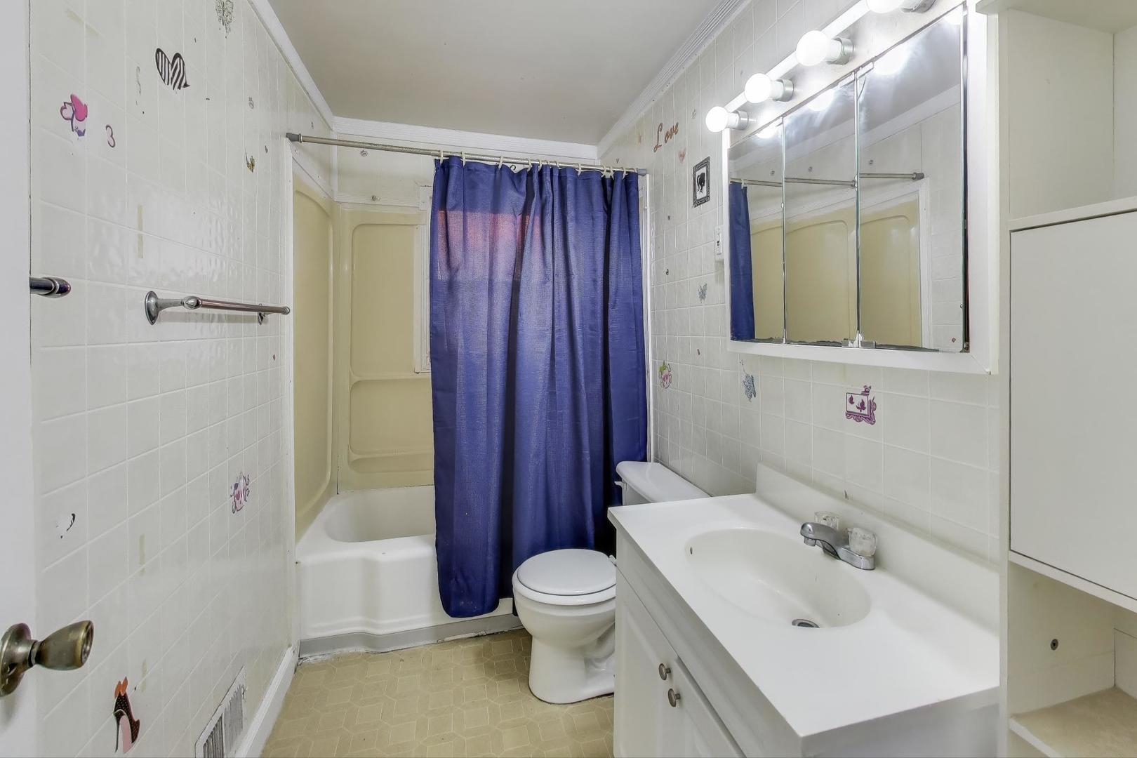 2524 Gilboa Avenue, Zion, IL 60099