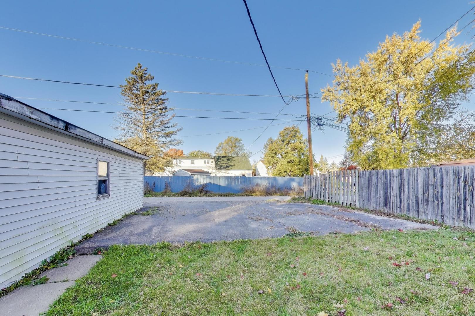 2524 Gilboa Avenue, Zion, IL 60099