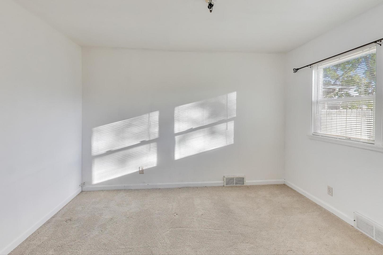 2524 Gilboa Avenue, Zion, IL 60099