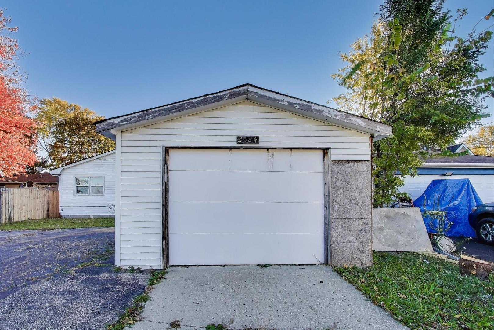 2524 Gilboa Avenue, Zion, IL 60099