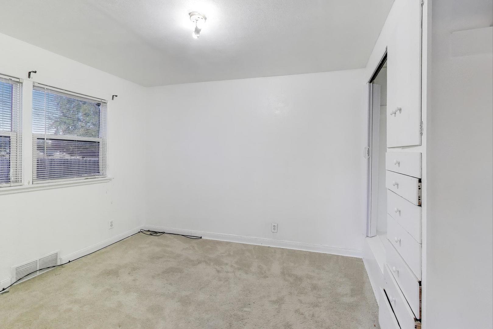 2524 Gilboa Avenue, Zion, IL 60099