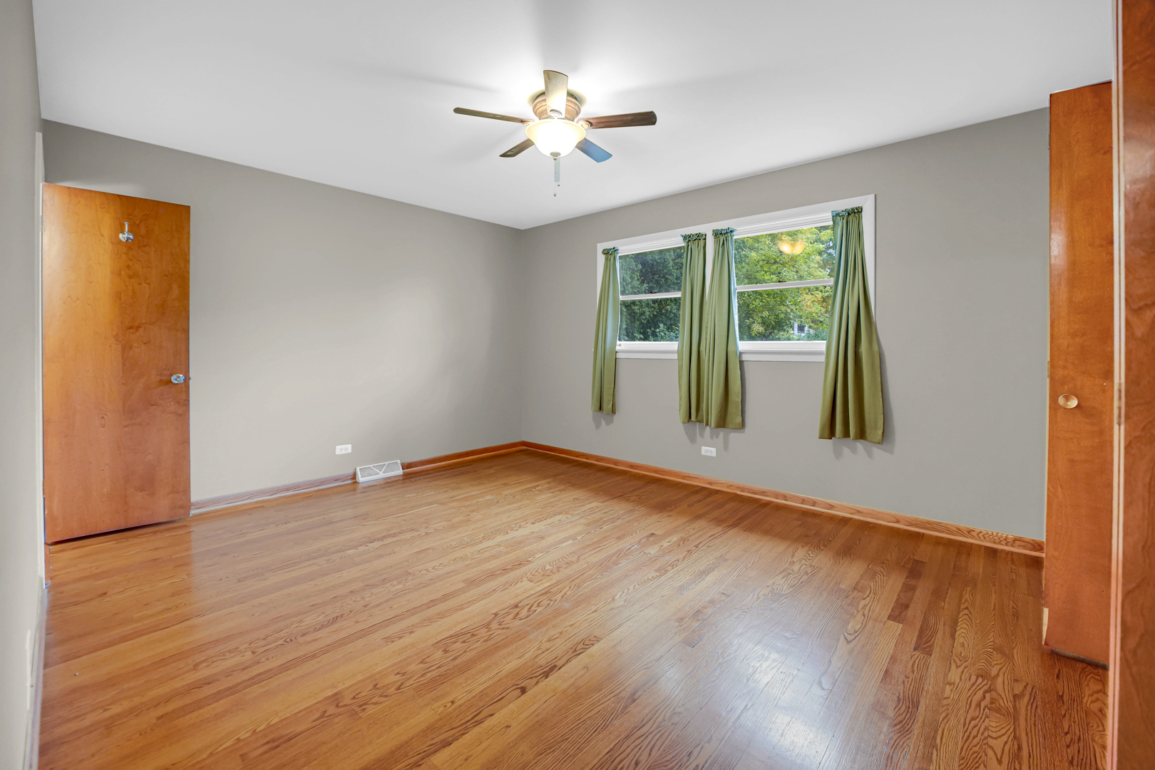 404 N Illinois Avenue, Glenwood, IL 60425