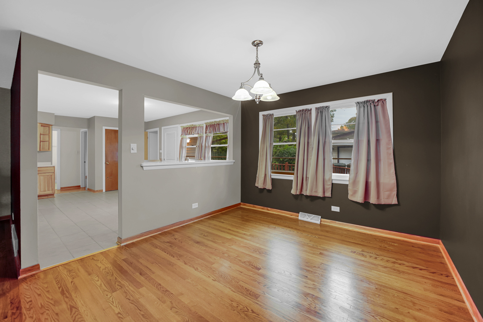 404 N Illinois Avenue, Glenwood, IL 60425