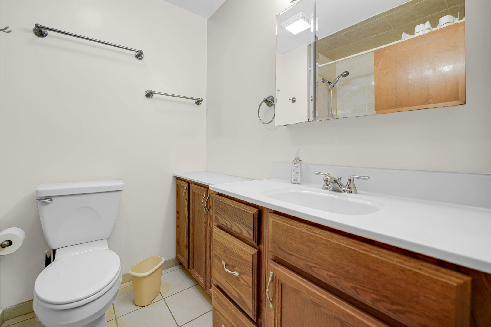 404 N Illinois Avenue, Glenwood, IL 60425