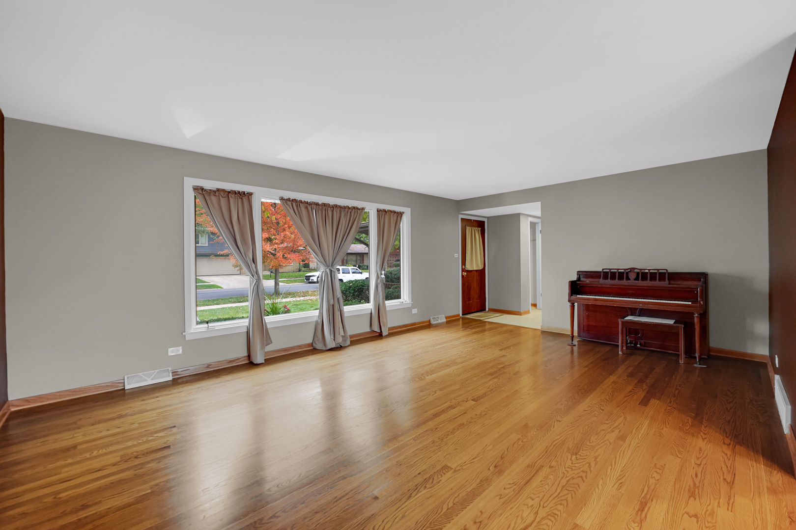 404 N Illinois Avenue, Glenwood, IL 60425