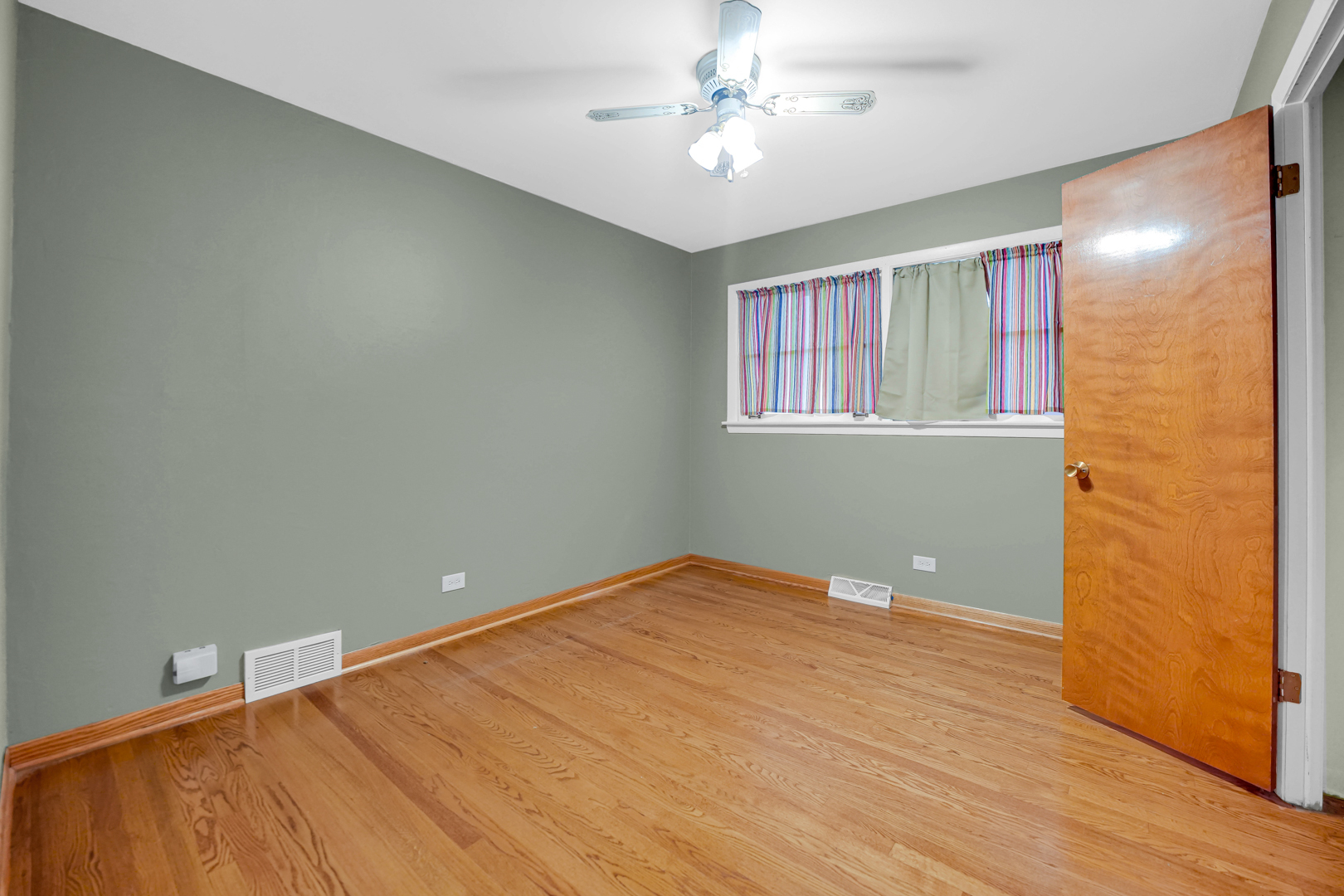 404 N Illinois Avenue, Glenwood, IL 60425