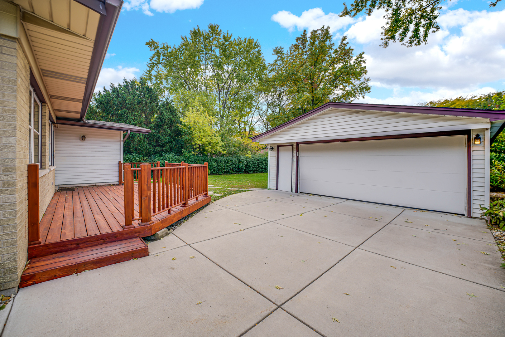 404 N Illinois Avenue, Glenwood, IL 60425