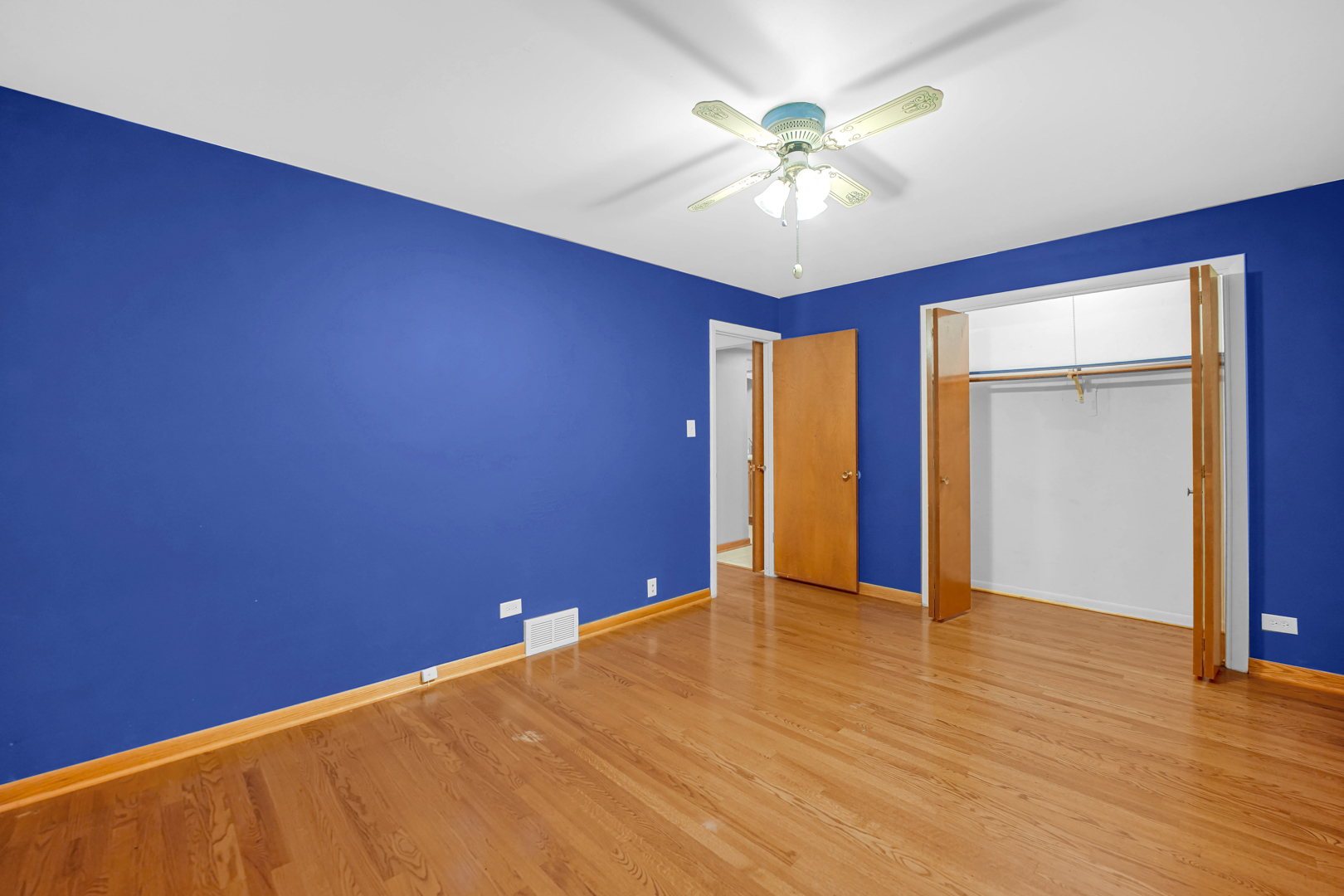 404 N Illinois Avenue, Glenwood, IL 60425