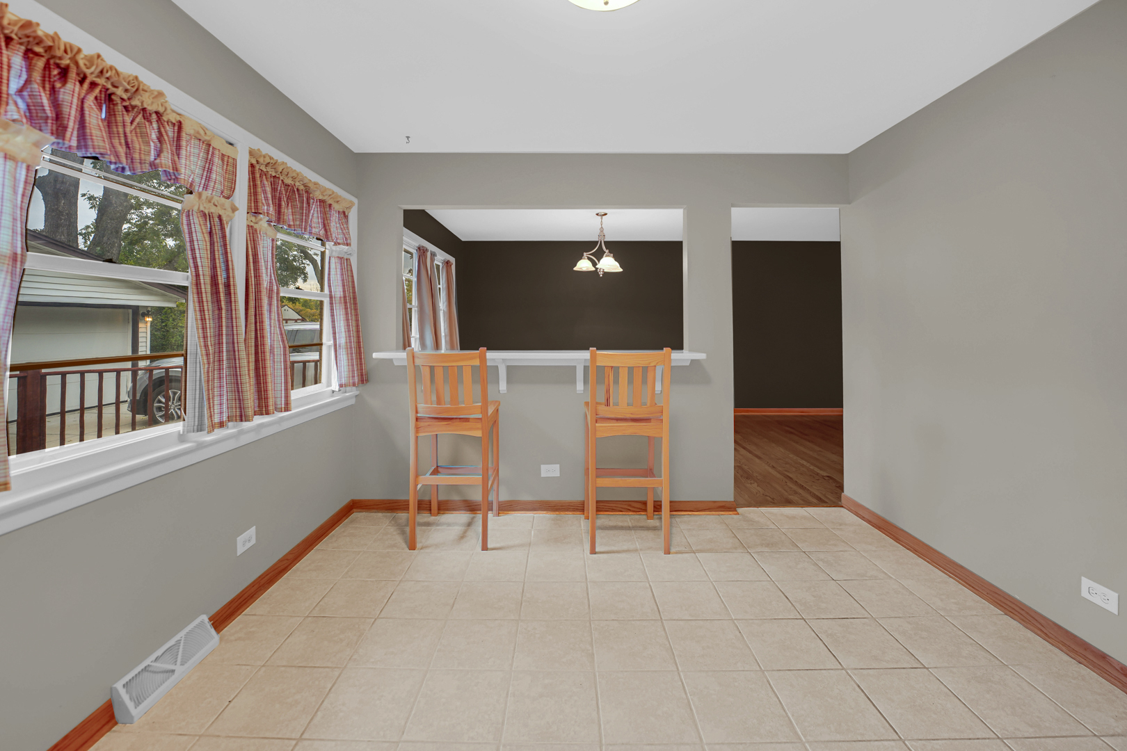 404 N Illinois Avenue, Glenwood, IL 60425