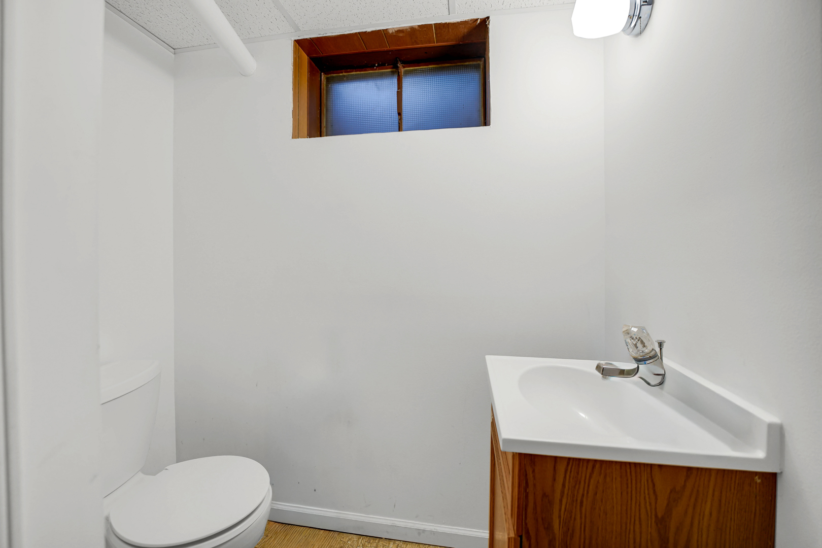 404 N Illinois Avenue, Glenwood, IL 60425