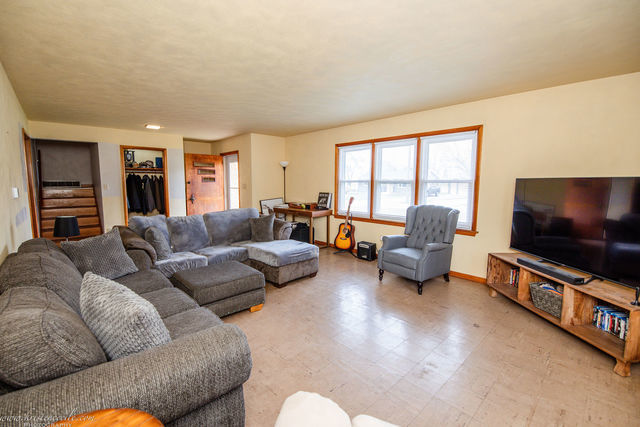 309 E South Street, Peotone, IL 60468