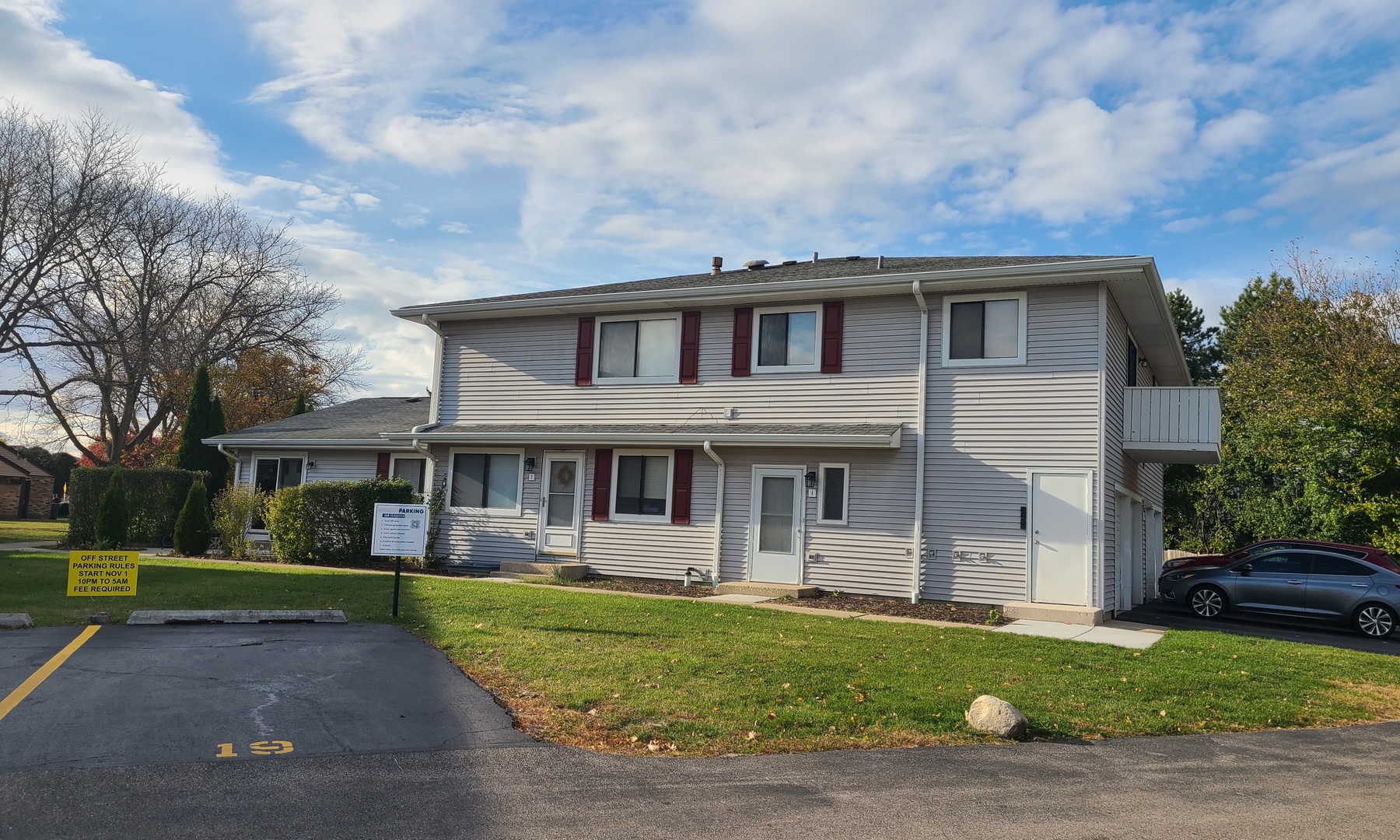 2S717 Winchester Circle #4, Warrenville, IL 60555