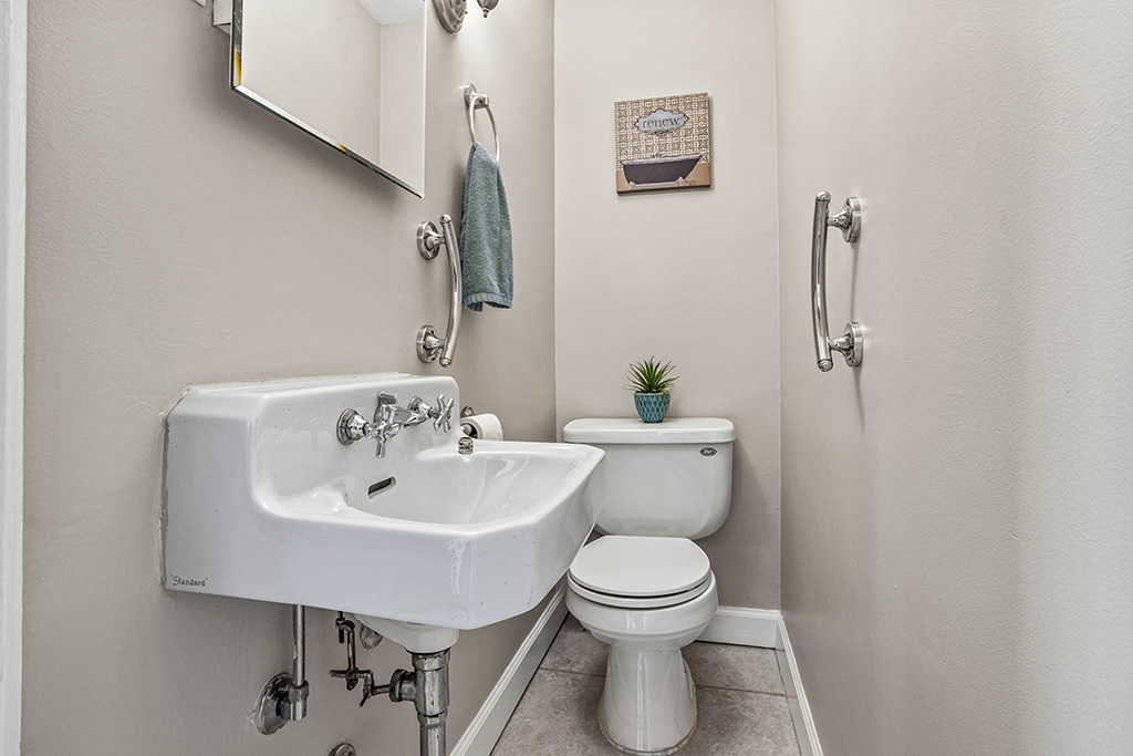 5001 Harnew Road, Oak Lawn, IL 60453