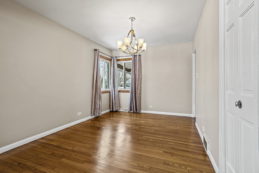 5001 Harnew Road, Oak Lawn, IL 60453