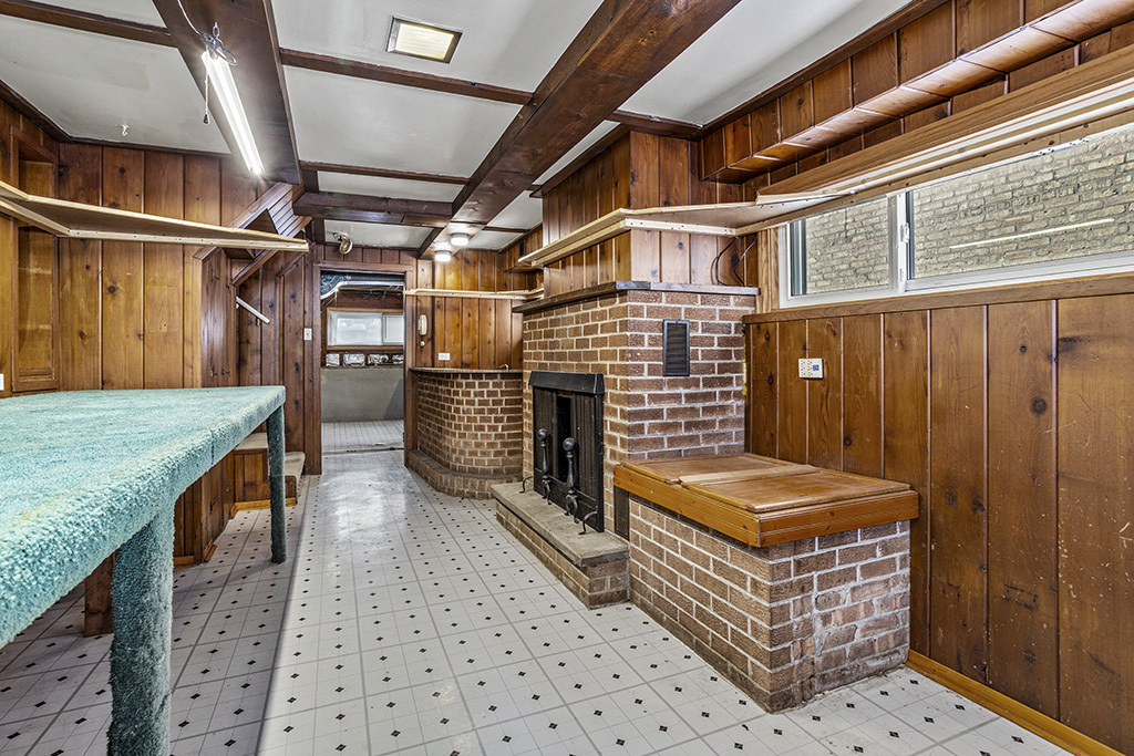 5001 Harnew Road, Oak Lawn, IL 60453