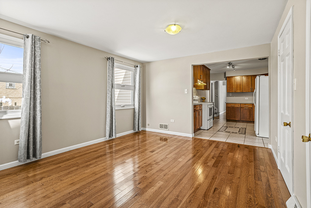 5001 Harnew Road, Oak Lawn, IL 60453