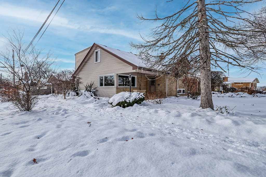 5001 Harnew Road, Oak Lawn, IL 60453