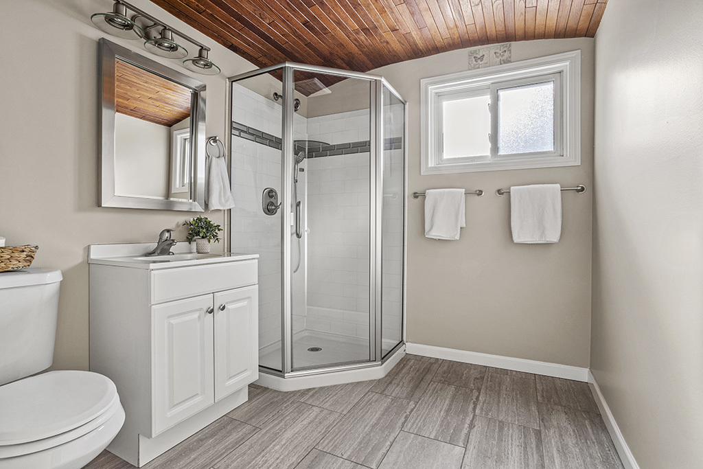 5001 Harnew Road, Oak Lawn, IL 60453