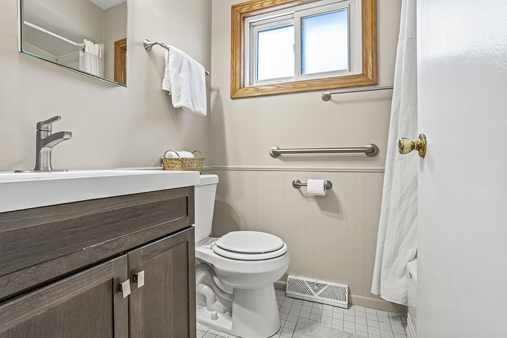 5001 Harnew Road, Oak Lawn, IL 60453