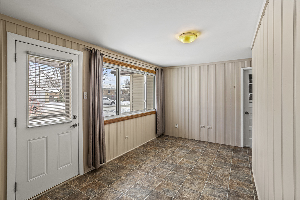 5001 Harnew Road, Oak Lawn, IL 60453