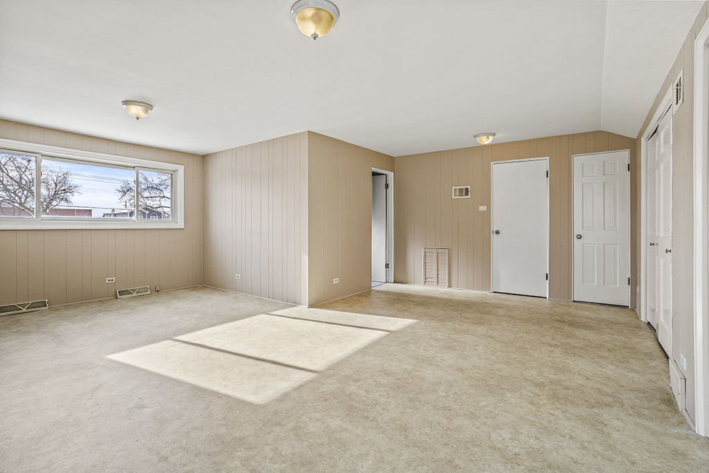 5001 Harnew Road, Oak Lawn, IL 60453