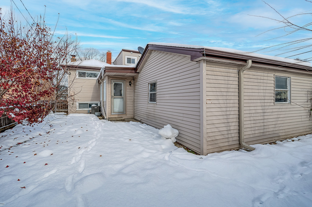 5001 Harnew Road, Oak Lawn, IL 60453