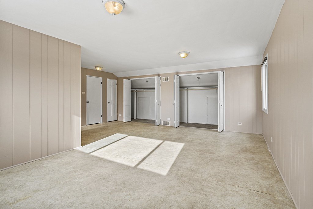 5001 Harnew Road, Oak Lawn, IL 60453