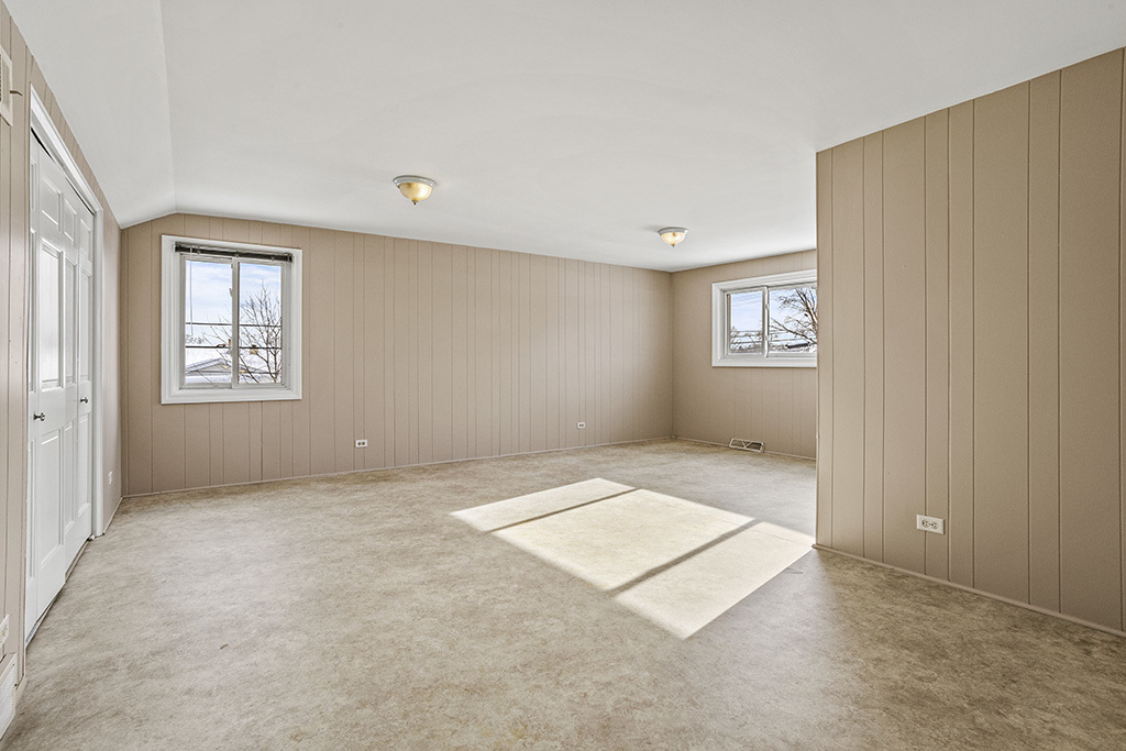 5001 Harnew Road, Oak Lawn, IL 60453