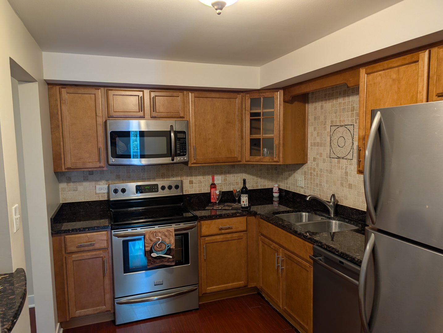 960 S River Road #208, Des Plaines, IL 60016