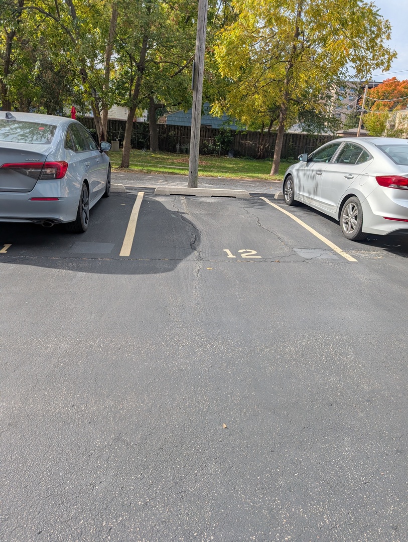 960 S River Road #208, Des Plaines, IL 60016