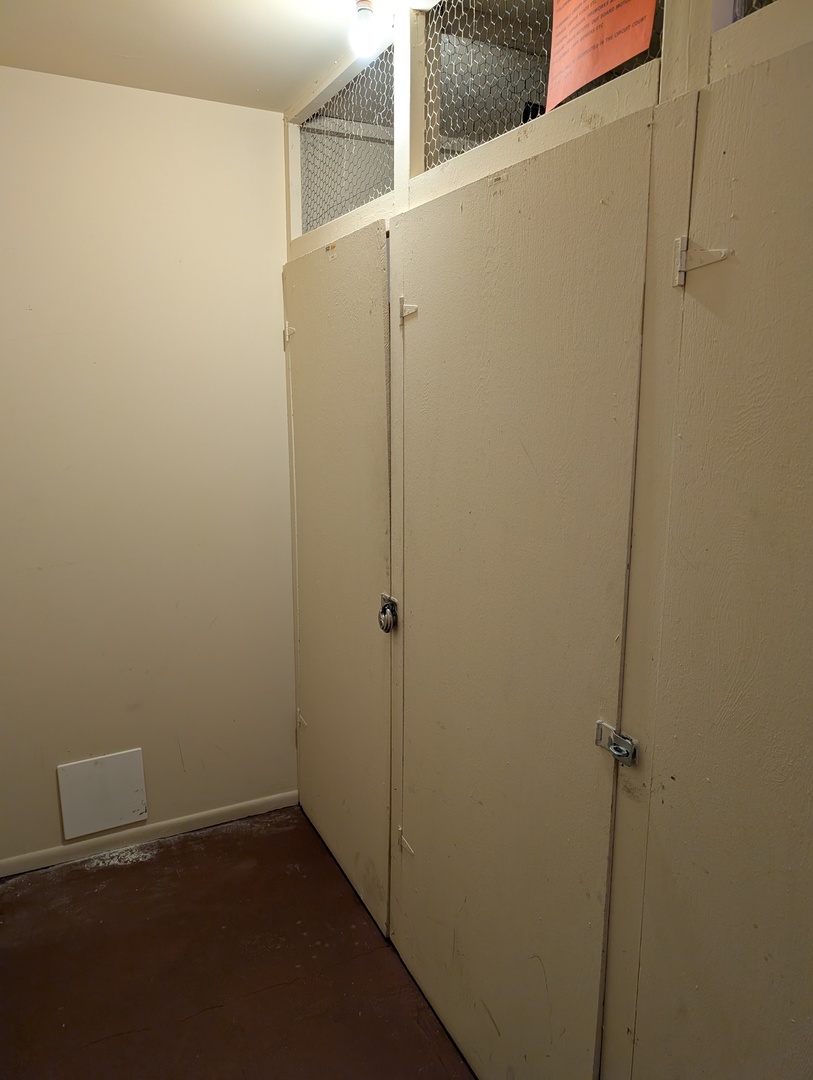 960 S River Road #208, Des Plaines, IL 60016