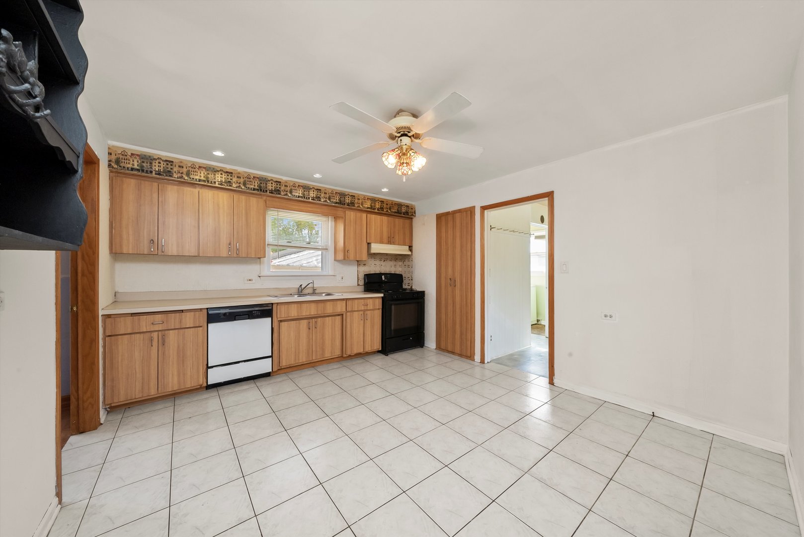 8521 S 83rd Avenue, Hickory Hills, IL 60457