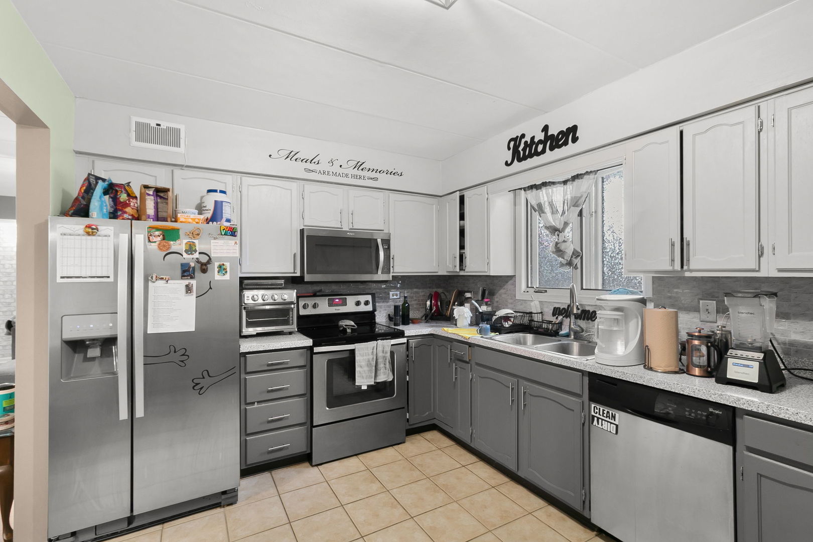 11045 S Theresa Circle #2B, Palos Hills, IL 60465