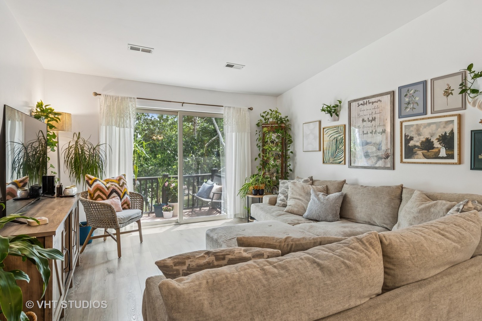 1336 McDowell Road #201, Naperville, IL 60563