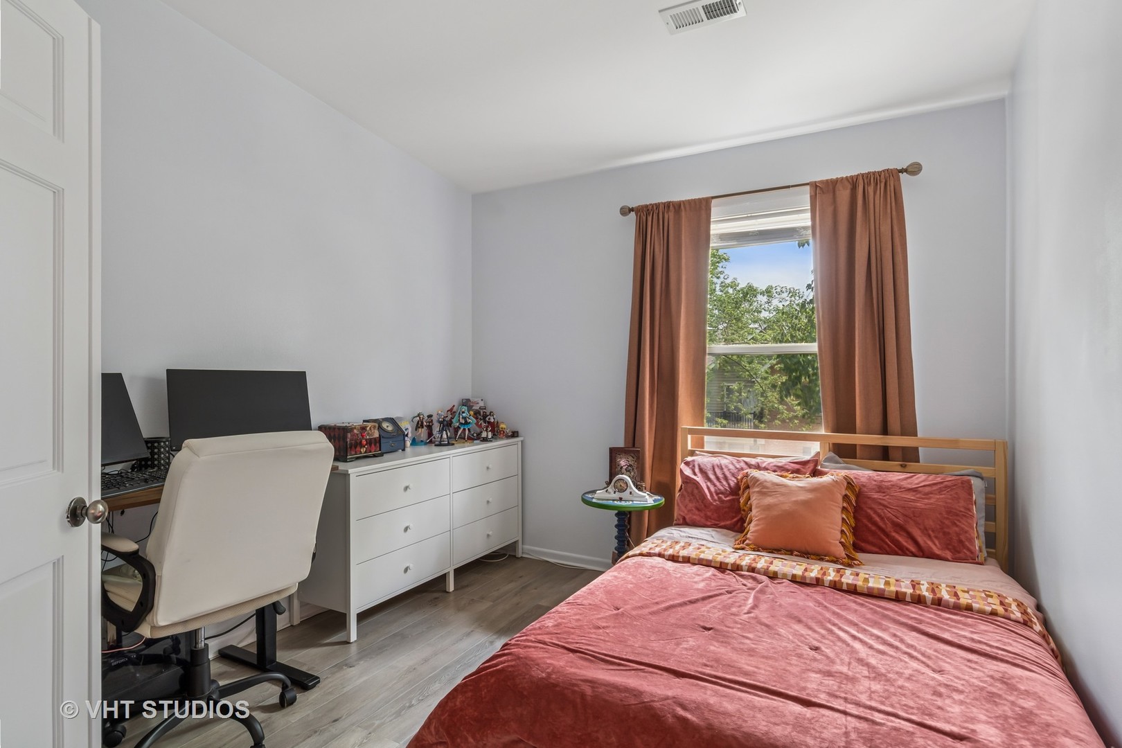 1336 McDowell Road #201, Naperville, IL 60563